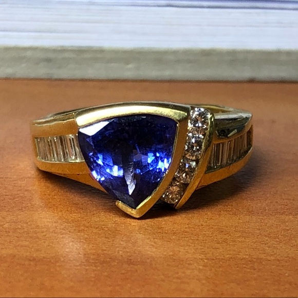 Jewelry - Tanzanite Ring With Diamonds, 18Kt Gold Ring